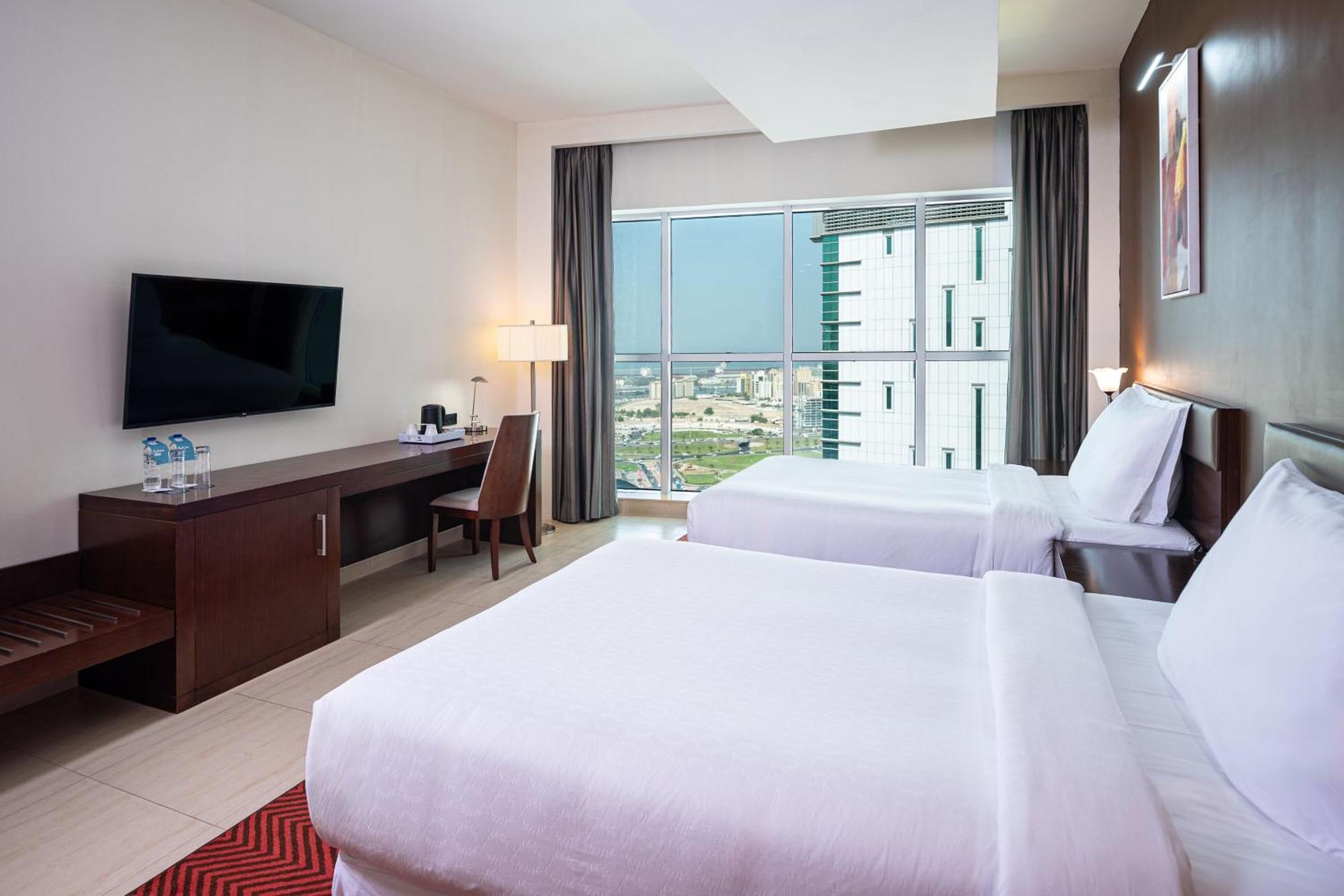 โฟร์ พอยต์ บาย เชอราตัน ชาร์จะฮ์ Hotel ชาร์จาห์ ภายนอก รูปภาพ