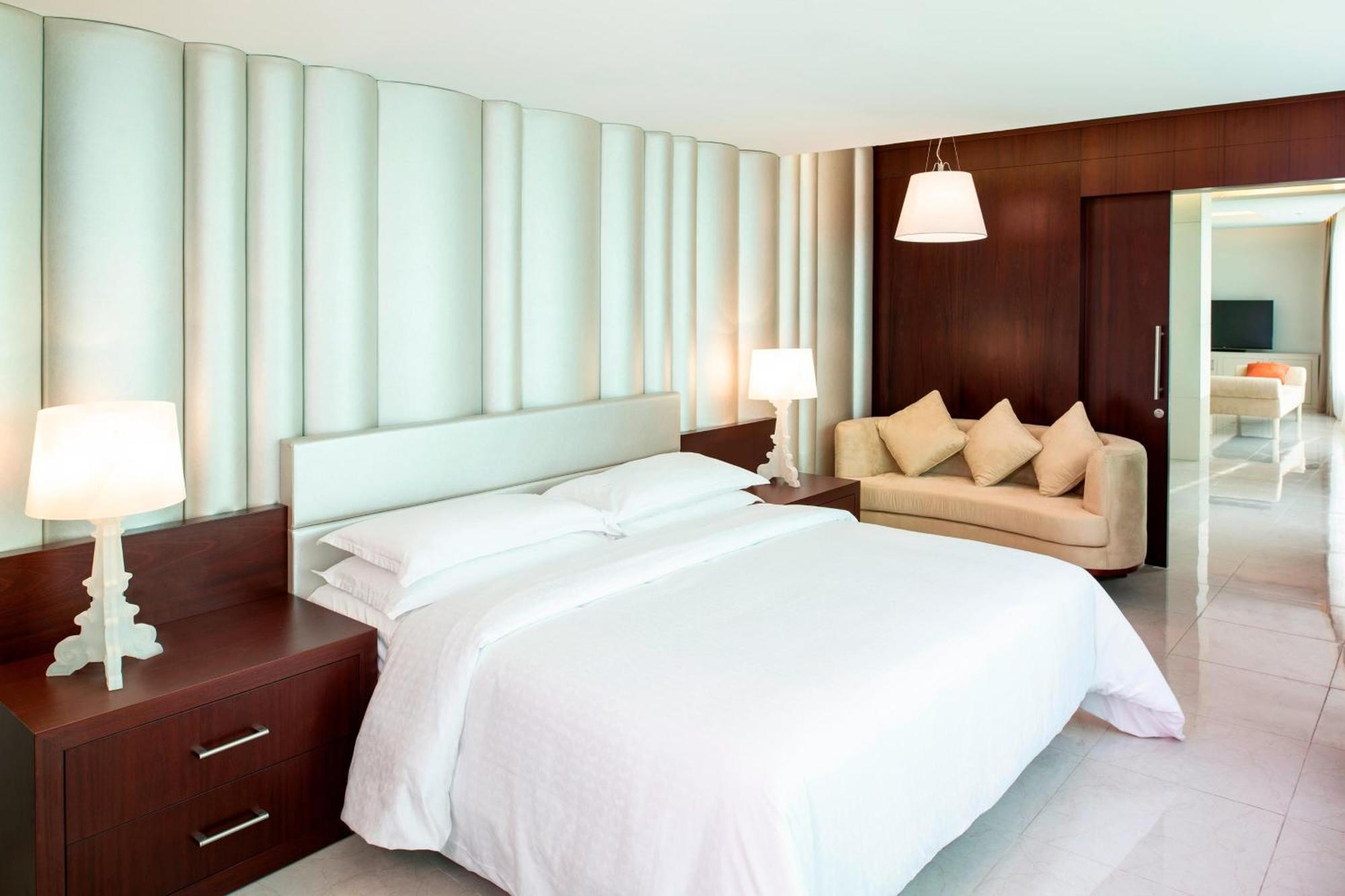 โฟร์ พอยต์ บาย เชอราตัน ชาร์จะฮ์ Hotel ชาร์จาห์ ภายนอก รูปภาพ