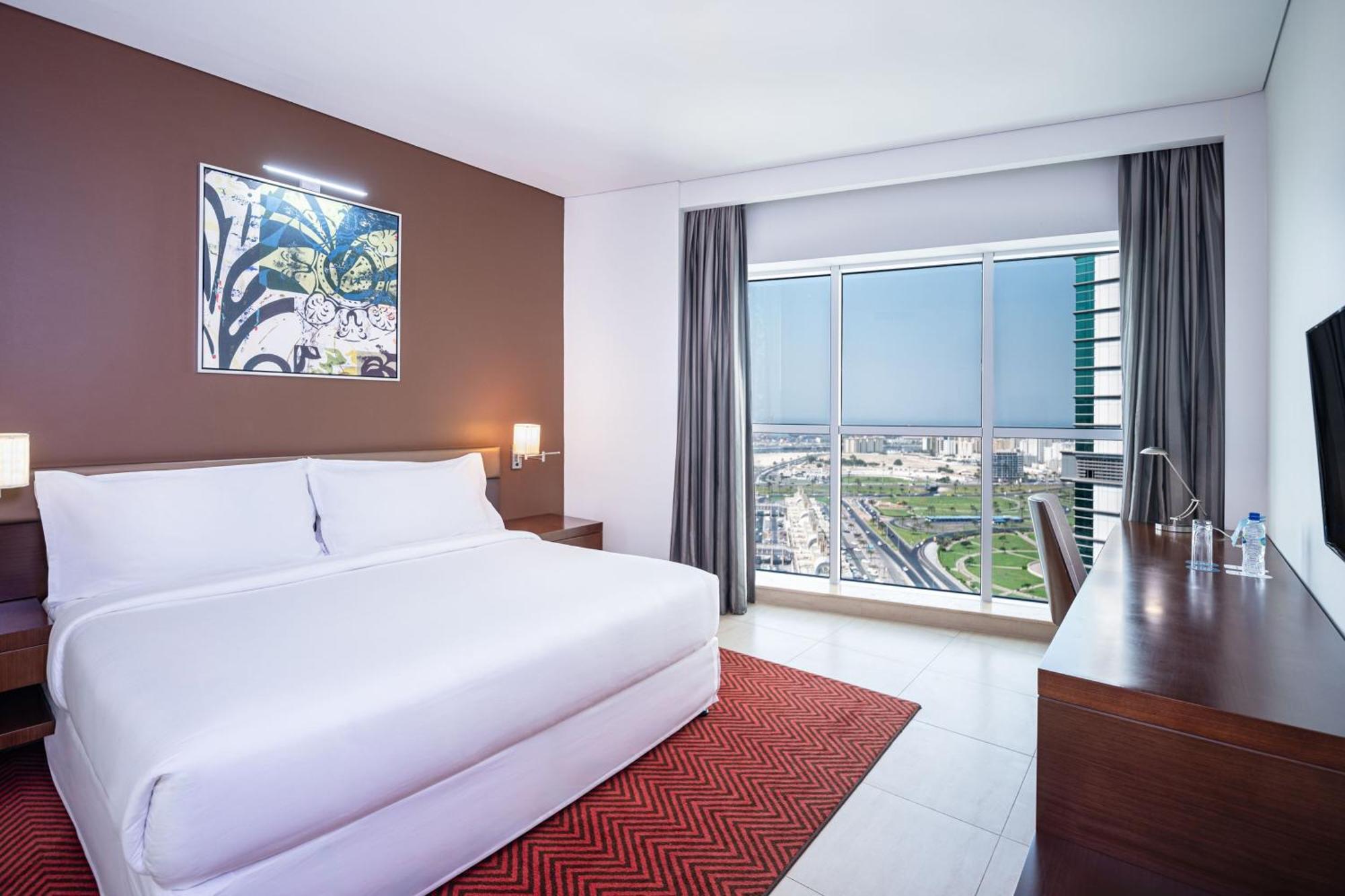 โฟร์ พอยต์ บาย เชอราตัน ชาร์จะฮ์ Hotel ชาร์จาห์ ภายนอก รูปภาพ