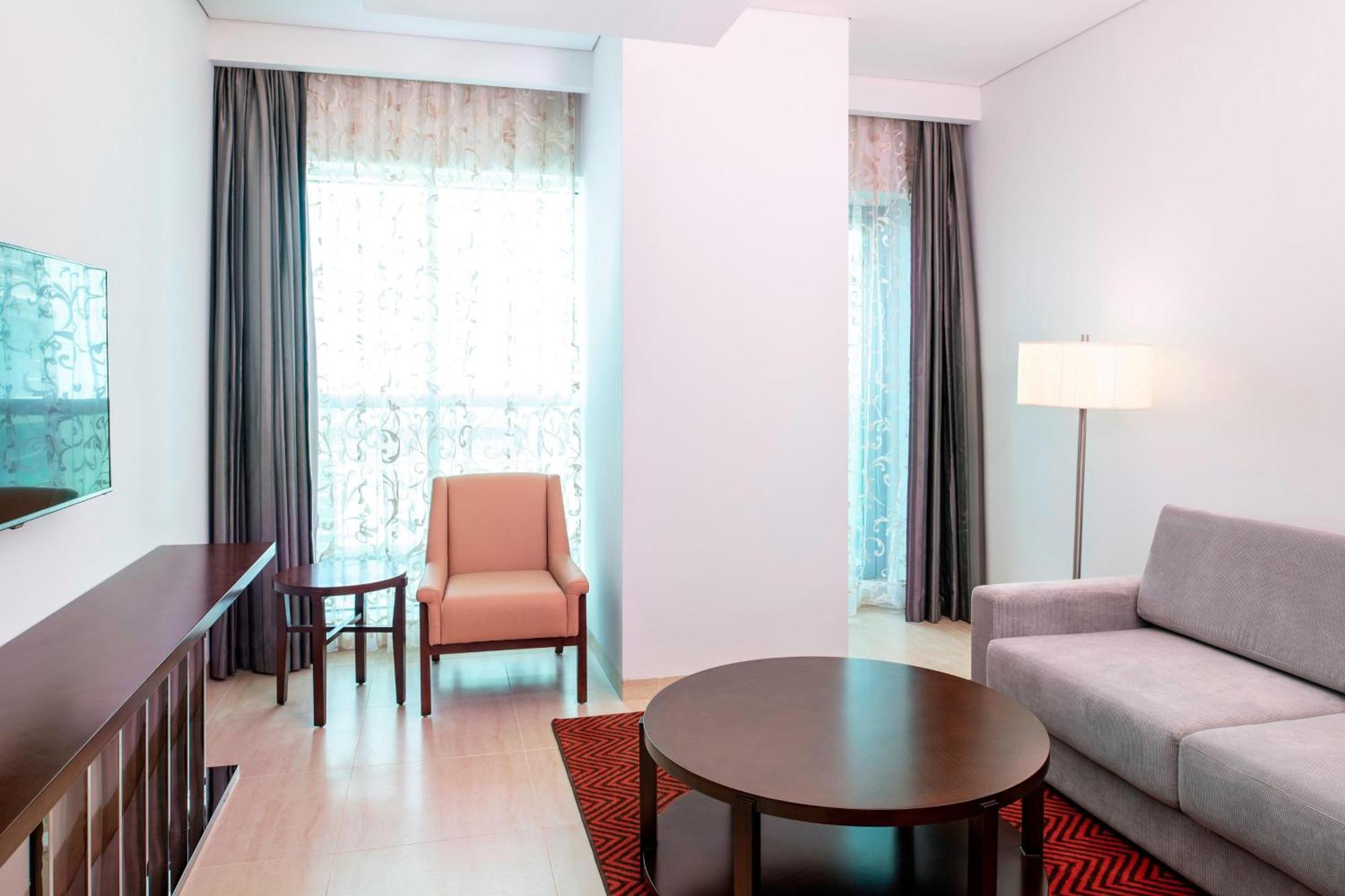 โฟร์ พอยต์ บาย เชอราตัน ชาร์จะฮ์ Hotel ชาร์จาห์ ภายนอก รูปภาพ