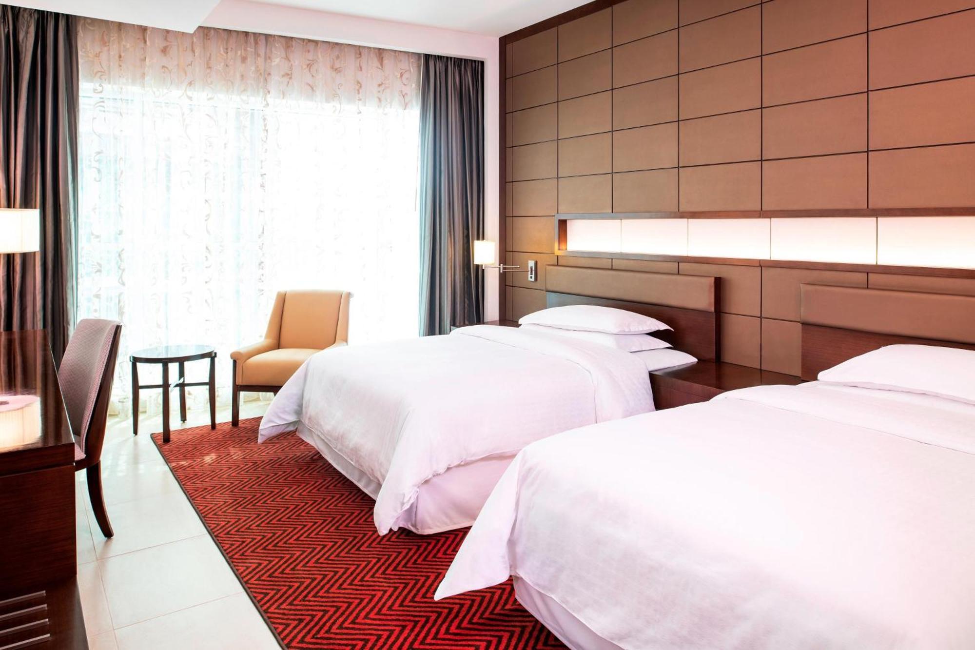 โฟร์ พอยต์ บาย เชอราตัน ชาร์จะฮ์ Hotel ชาร์จาห์ ภายนอก รูปภาพ