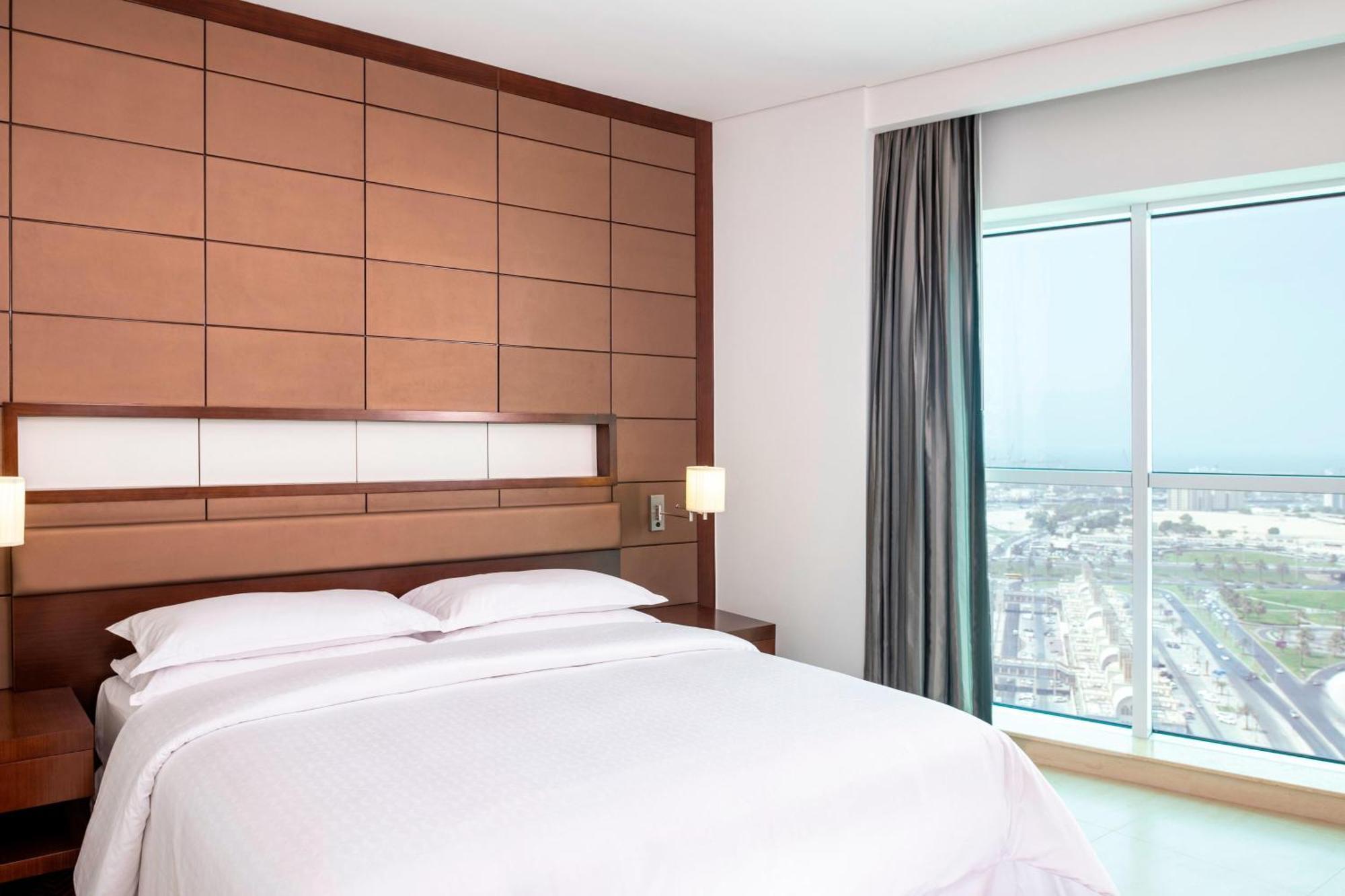 โฟร์ พอยต์ บาย เชอราตัน ชาร์จะฮ์ Hotel ชาร์จาห์ ภายนอก รูปภาพ
