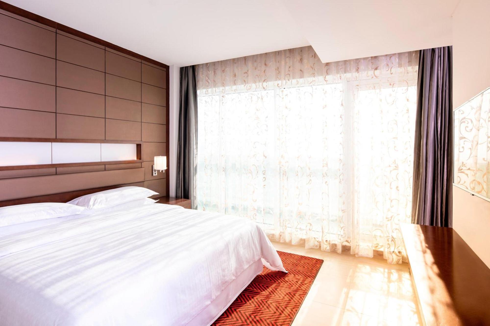 โฟร์ พอยต์ บาย เชอราตัน ชาร์จะฮ์ Hotel ชาร์จาห์ ภายนอก รูปภาพ