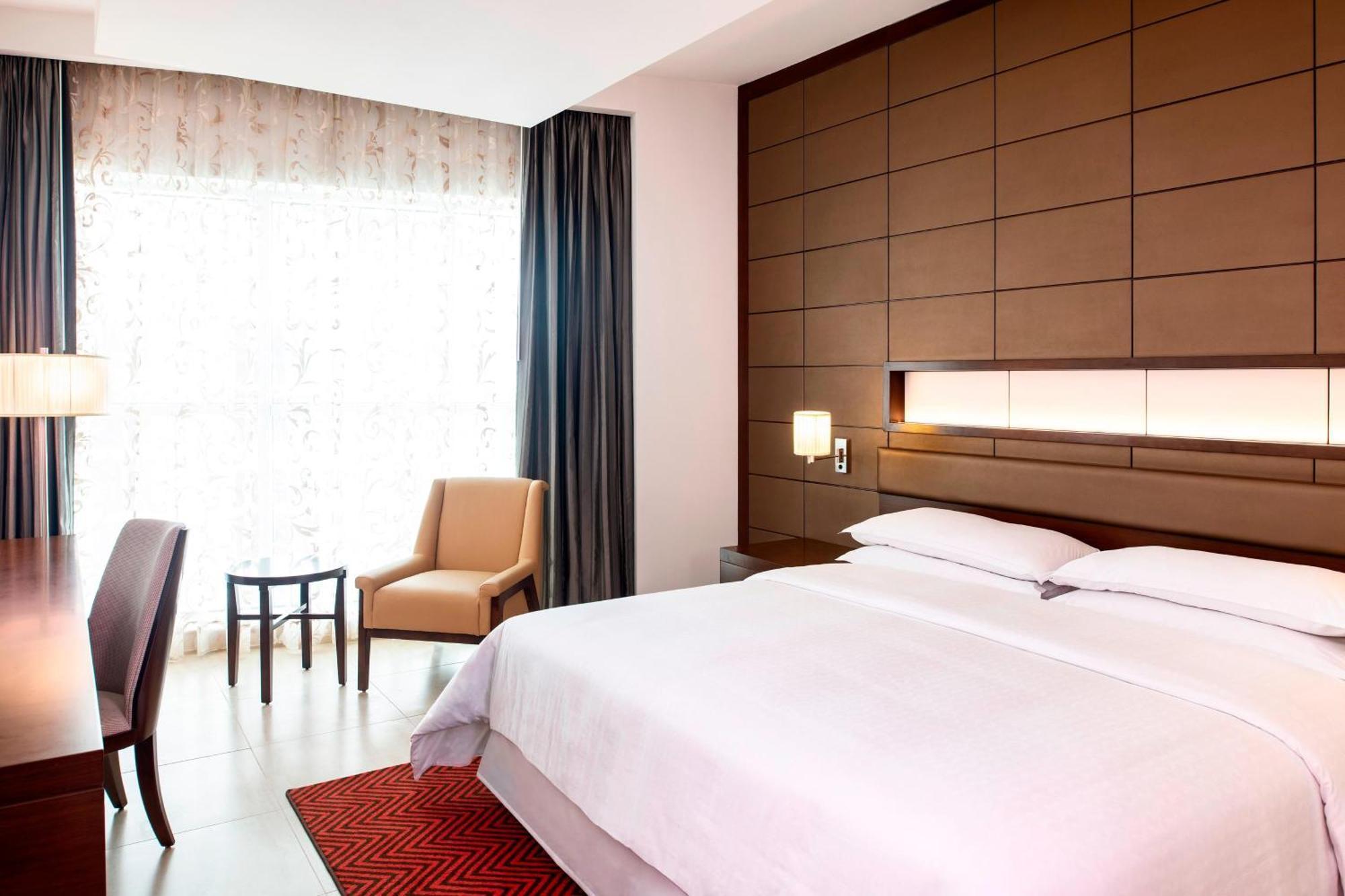 โฟร์ พอยต์ บาย เชอราตัน ชาร์จะฮ์ Hotel ชาร์จาห์ ภายนอก รูปภาพ