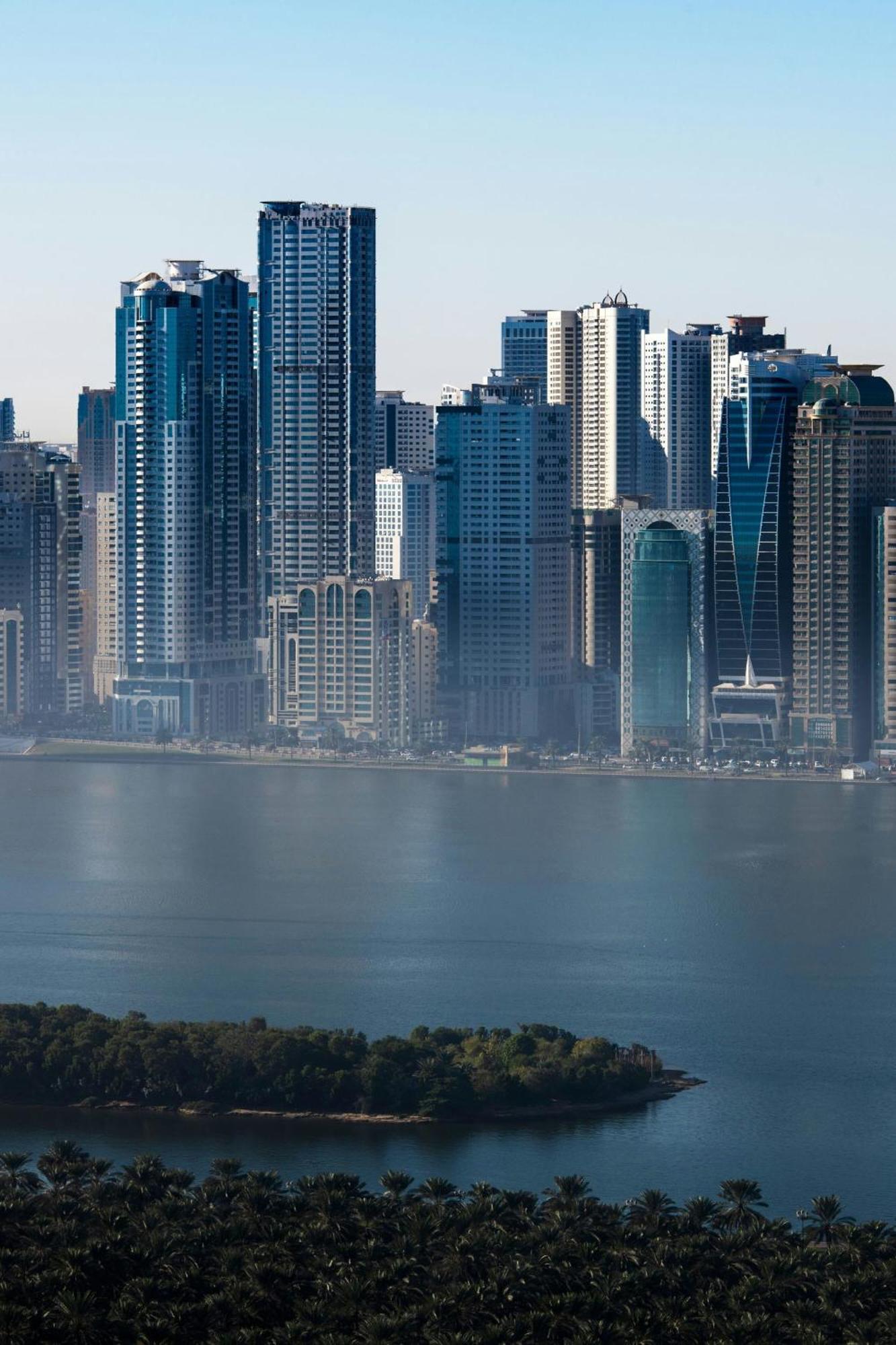 โฟร์ พอยต์ บาย เชอราตัน ชาร์จะฮ์ Hotel ชาร์จาห์ ภายนอก รูปภาพ