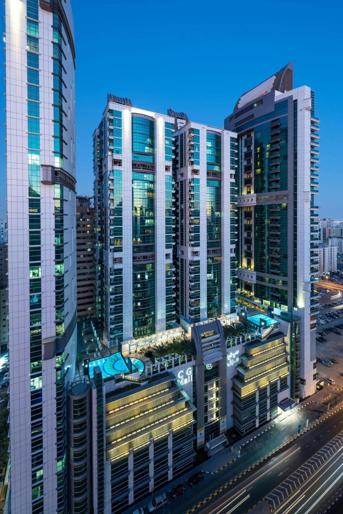 โฟร์ พอยต์ บาย เชอราตัน ชาร์จะฮ์ Hotel ชาร์จาห์ ภายนอก รูปภาพ